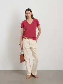 Elliott V Neck Tee in Cotton(Cranberry,XS)