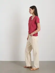 Elliott V Neck Tee in Cotton(Cranberry,XS)