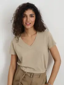 Elliott V Neck Tee in Cotton(Field Khaki,XS)