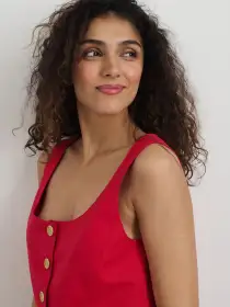 Soho Scoop Vest In Linen Cotton(Crimson,XS)