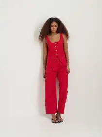 Soho Scoop Vest In Linen Cotton(Crimson,XS)