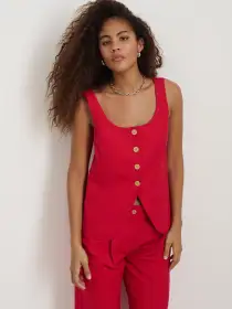 Soho Scoop Vest In Linen Cotton(Crimson,XS)