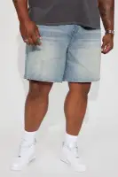 Mike Relaxed Denim Shorts(Medium Wash,30)